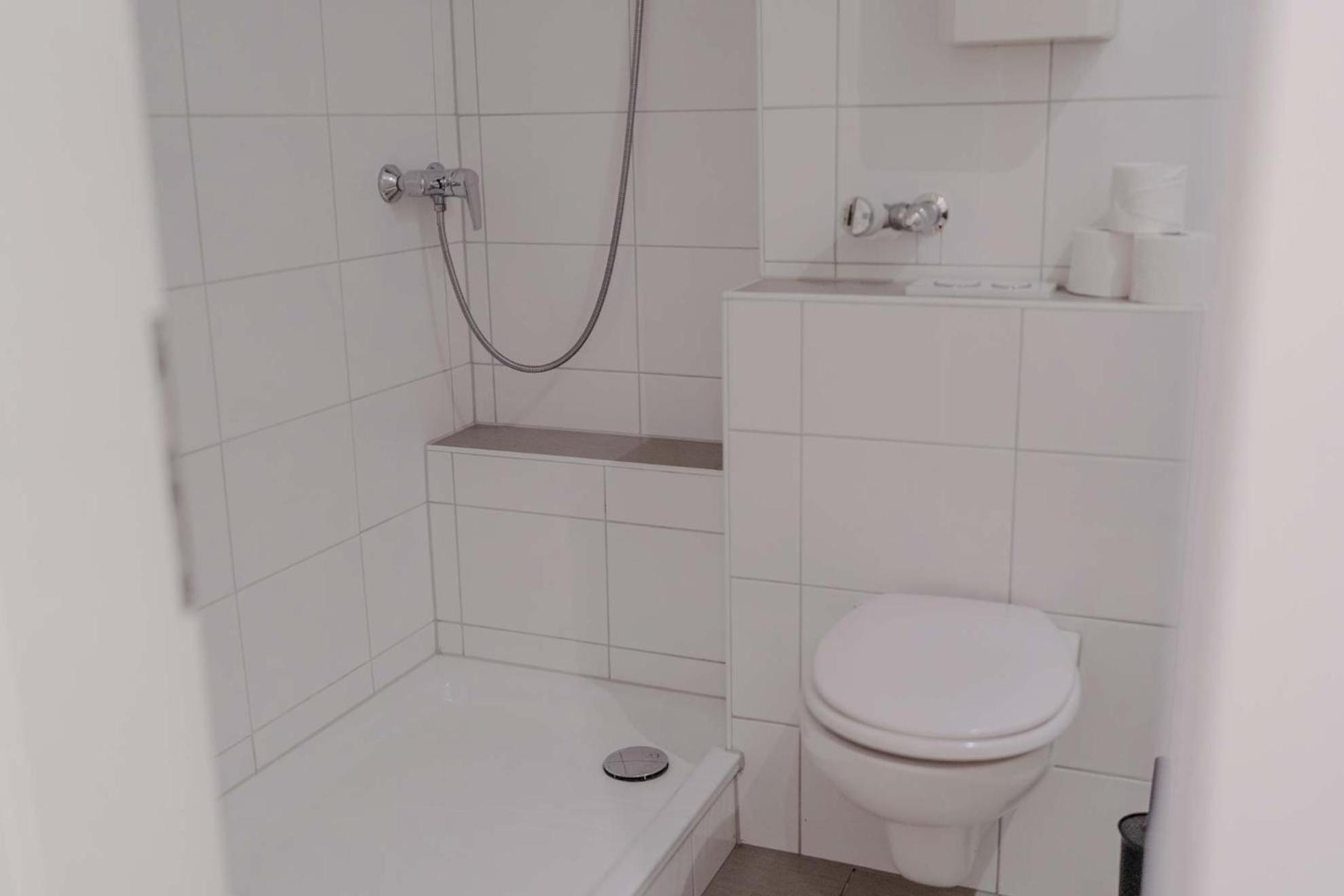 Apartment Mit Kueche, Arbeitsplatz Und Xxl Sofa Neuss Dış mekan fotoğraf